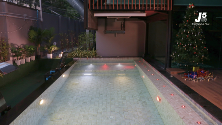 New Year's swimming pool_01